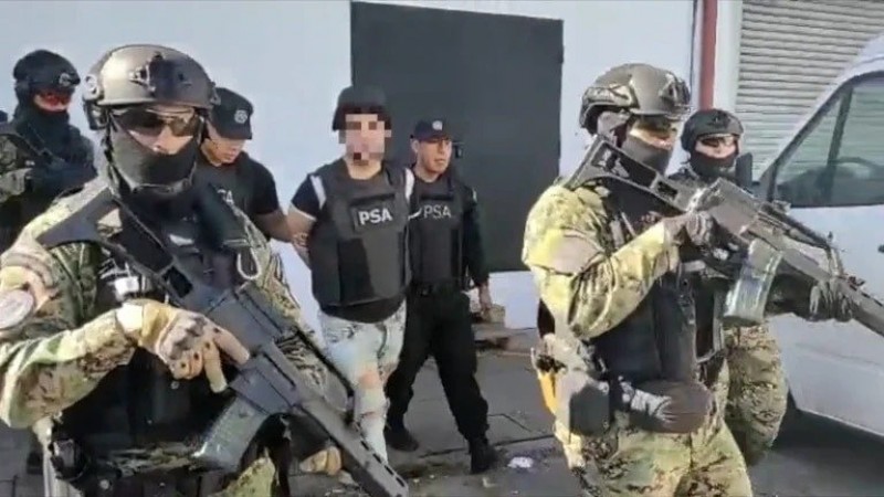 Video: así trasladaron a cárceles de máxima seguridad a los 4 detenidos por el ataque a CFK